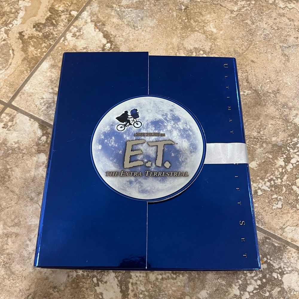 E.T. The Extra-Terrestrial Ultimate Gift Set Complete With COA 20th Anniversary